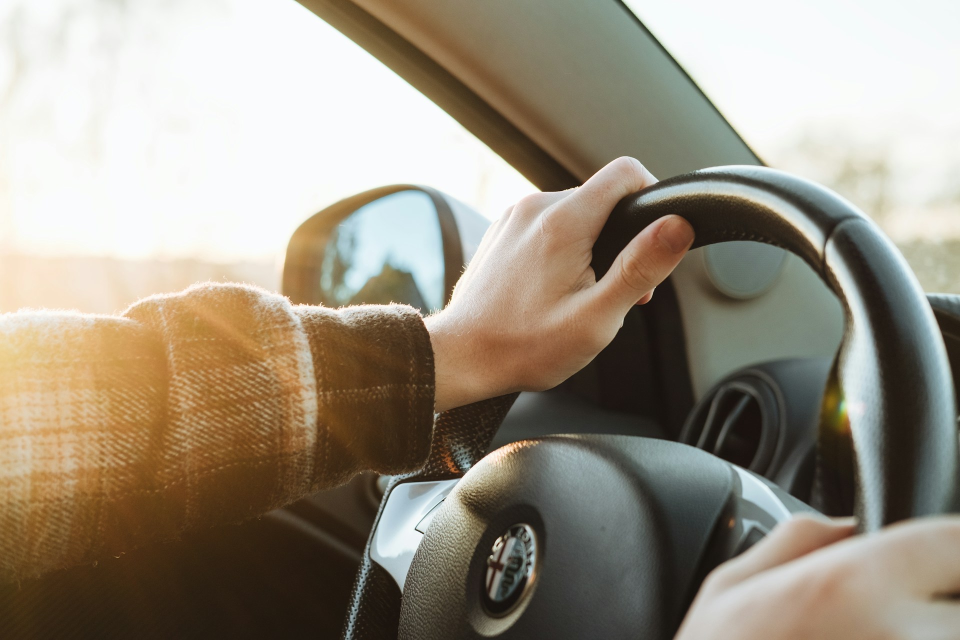 Een auto nodig, maar geen spaargeld voor een grote aankoop: welke opties heb je?